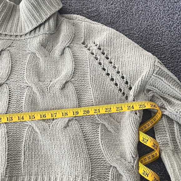 Moon and Madison cowl neck cropped sweater size M - Picture 8 of 10